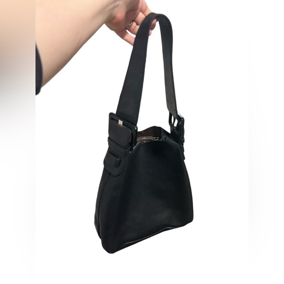 Marc Jacobs Handbags - Marc Jacob’s black lamb skin leather shoulder bag purse